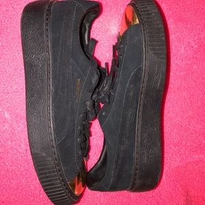 Black & Gold Platform Puma🖤